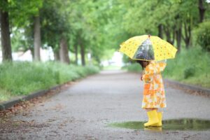 電気工事は雨の日にどう影響される？作業効率と安全を守るためのカギ