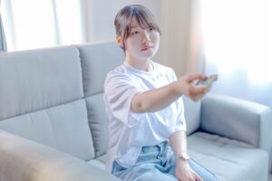 テレビにLANケーブルをつなぐと何ができる?おすすめ配線と解決策